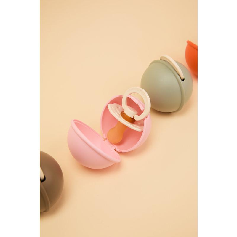 Sucette Colour 6-18 mois et boîte à sucette Mini Petal / Baby Pink BIBS 5 lifestyle 1