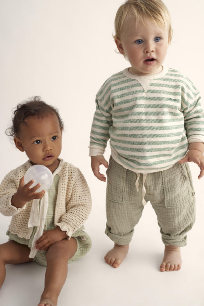 Sweatshirt rayé en coton bio Grass Green Cozmo lifestyle2