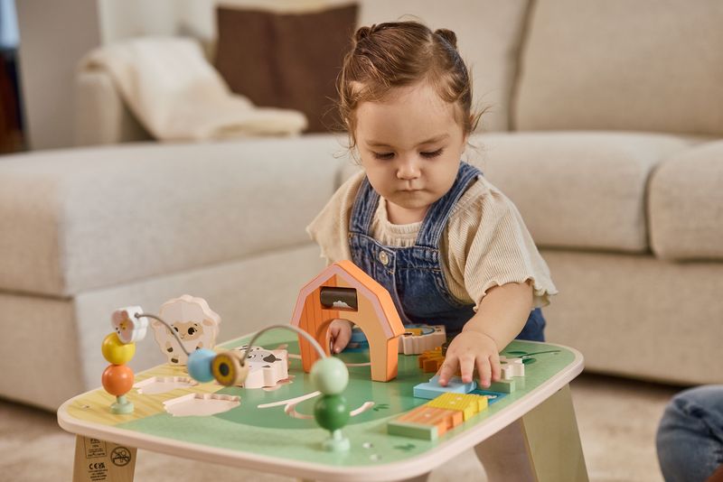 Table d'activités en bois Farmers Tiny Love lifestyle 1