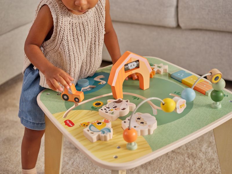 Table d'activités en bois Farmers Tiny Love lifestyle 2