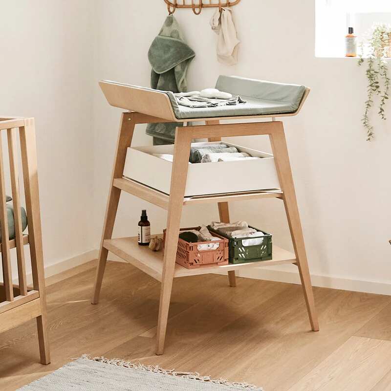 Table à langer avec matelas Linea bois de chêne Leander lifestyle2