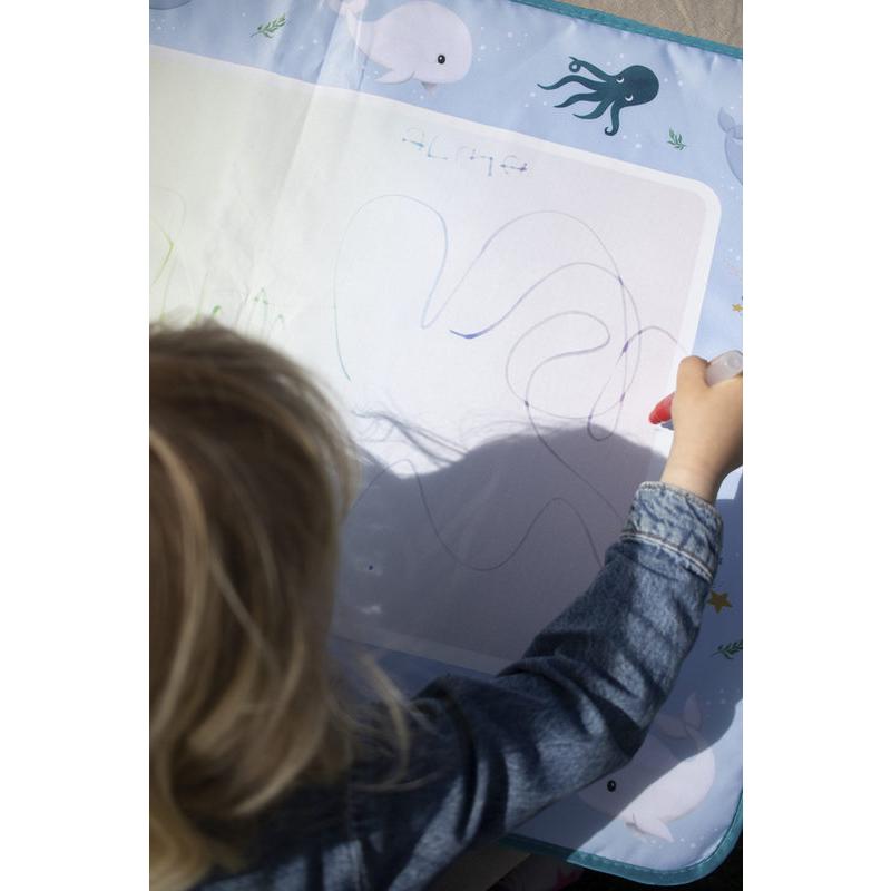 Tapis de dessin à l’eau Les contes de Christian la Baleine FILIBABBA lifestyle 3