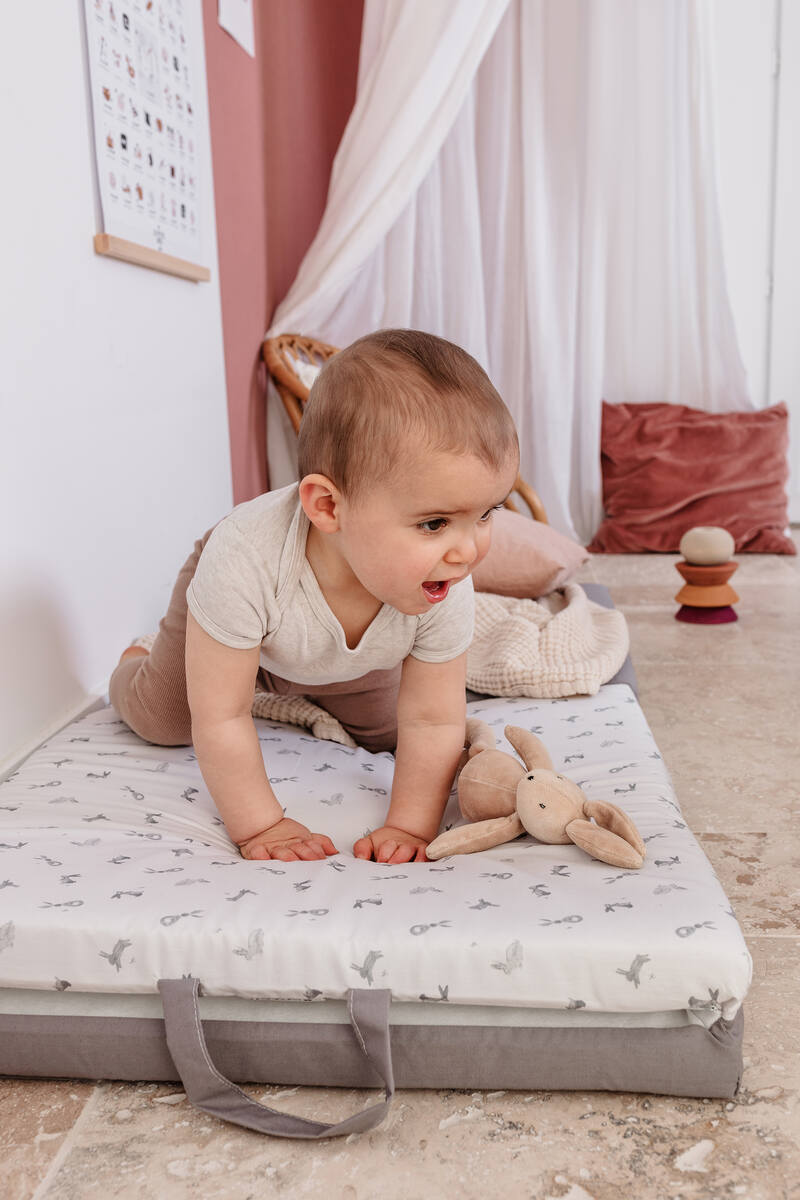 Tapis de motricité Lapins CANDIDE lifestyle3