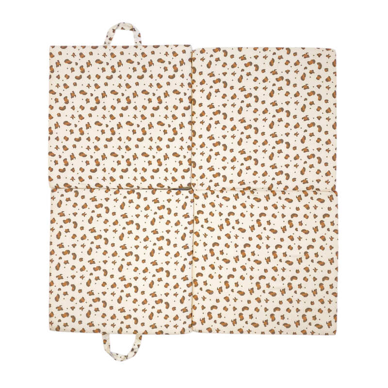 Tapis de motricité Leopard Candide dessus