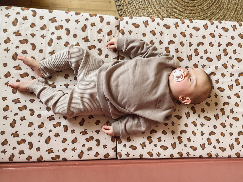 Tapis de motricité Leopard Candide lifestyle 7