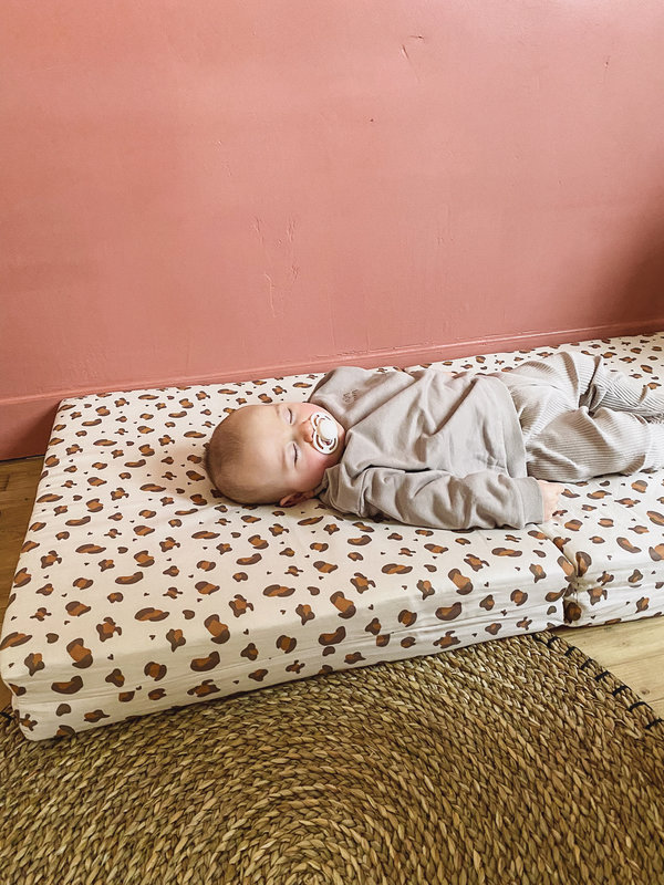 Tapis de motricité Leopard Candide lifestyle 6