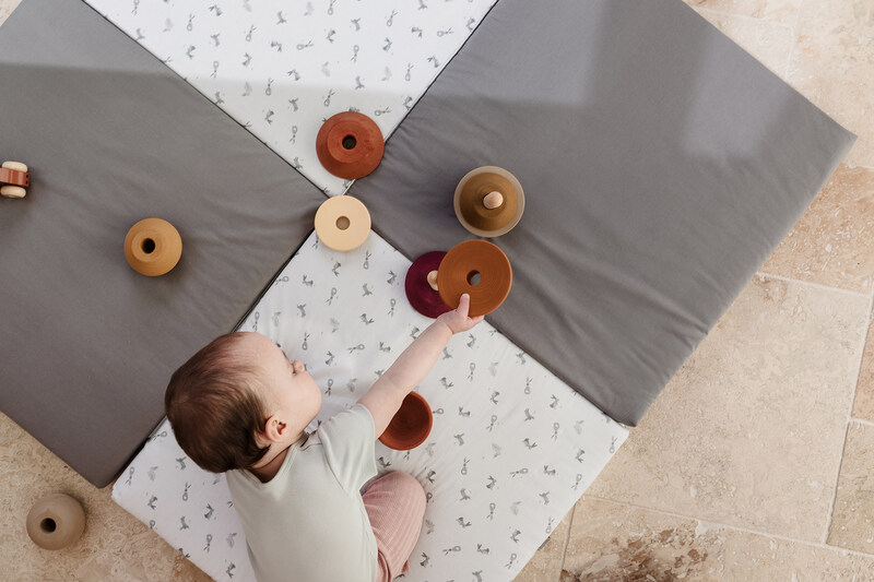 Tapis de motricité XL Lapins CANDIDE lifestyle2