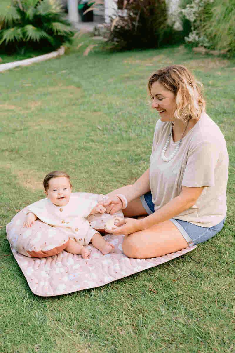 Tapis d'éveil Nomad Terracotta Mumade lifestyle4