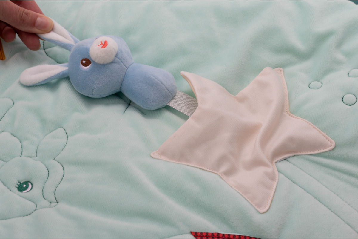 Tapis d'éveil et sommeil Stella le faon Lilliputiens lapin 2