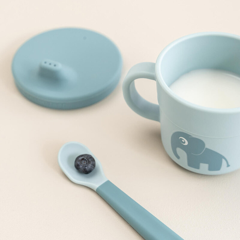 Tasse d'apprentissage & snack Foodie Elphee Bleu Done by Deer lifestyle3