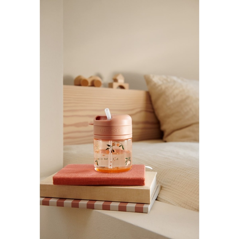 Tasse avec paille en tritan Pavia 280ml Peach / Sea shell Liewood lifestyle2