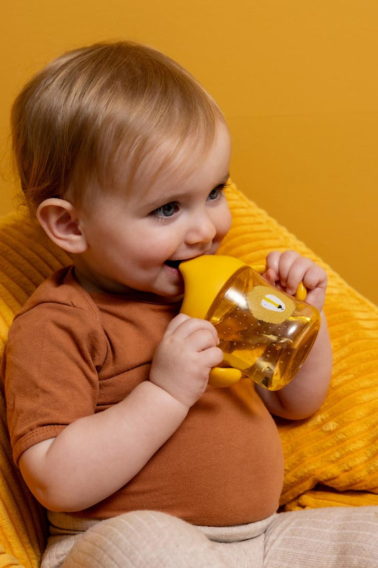 Tasse d'apprentissage avec poignées Mr. Lion Trixie lifestyle 2