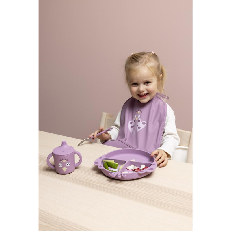 Tasse d'apprentissage en silicone Mrs. Peacock Trixie lifestyle 2