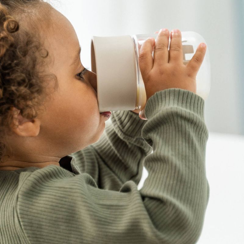 Tasse d'apprentissage 360° Celebration Sable Done By Deer lifestyle 1