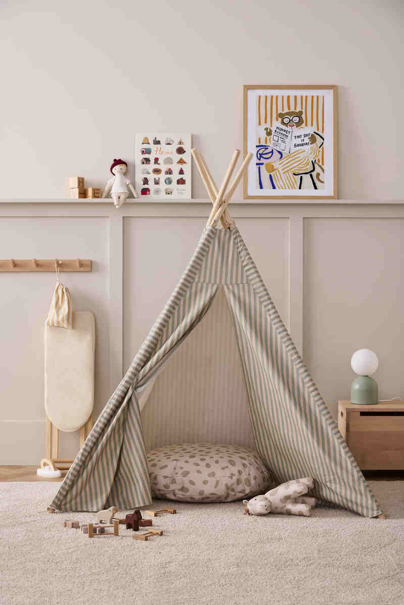 Tente tipi rayée Kids Concept lifestyle6