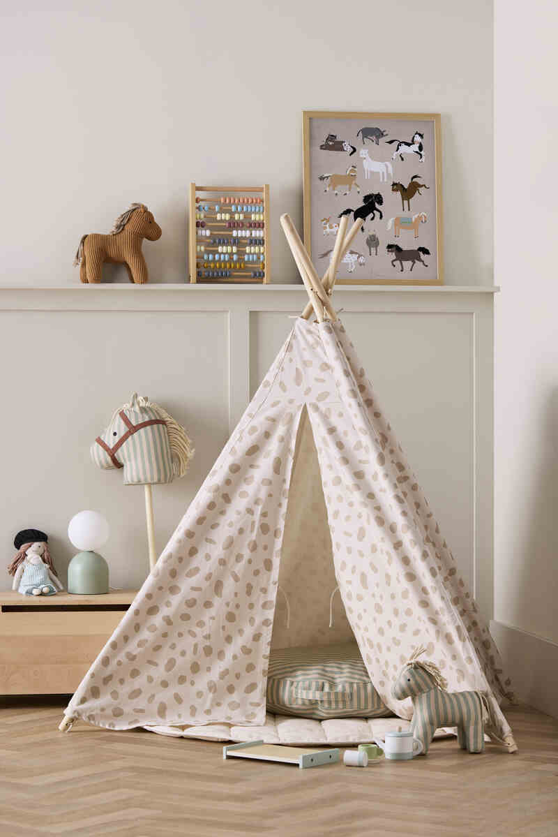 Tente tipi tachetée Kids Concept lifestyle 