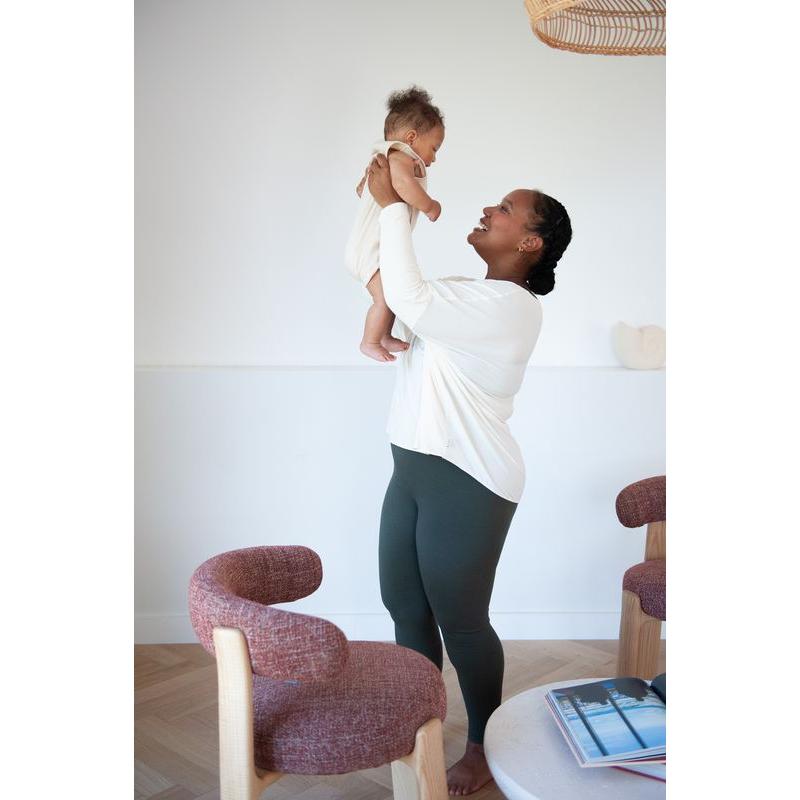 Top fluide à manches longues Ecru MAMA HANGS lifestyle 5
