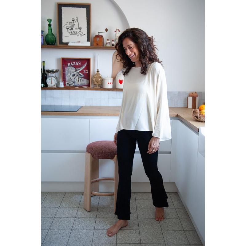 Top fluide à manches longues Ecru MAMA HANGS lifestyle 7