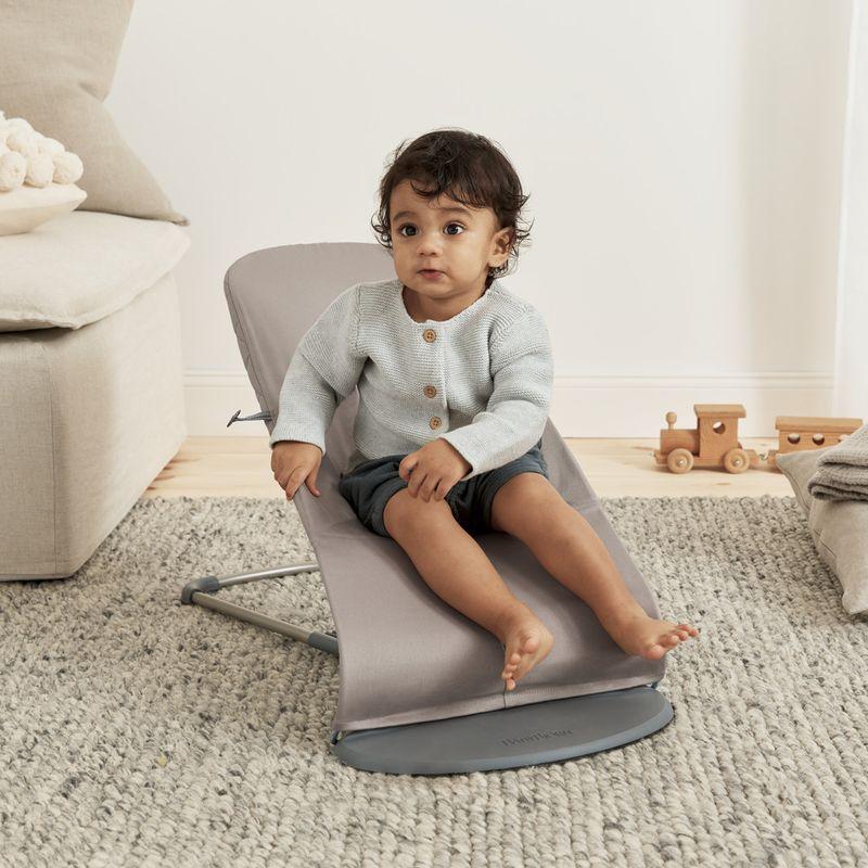 Transat Bliss Tissé Matelassage Classique Gris sable BABYBJORN lifestyle 3