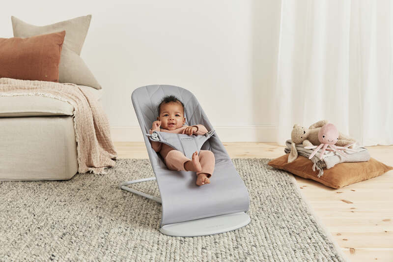 Transat Bliss Tissé Matelassage Pétale Gris Clair Babybjorn lifestyle