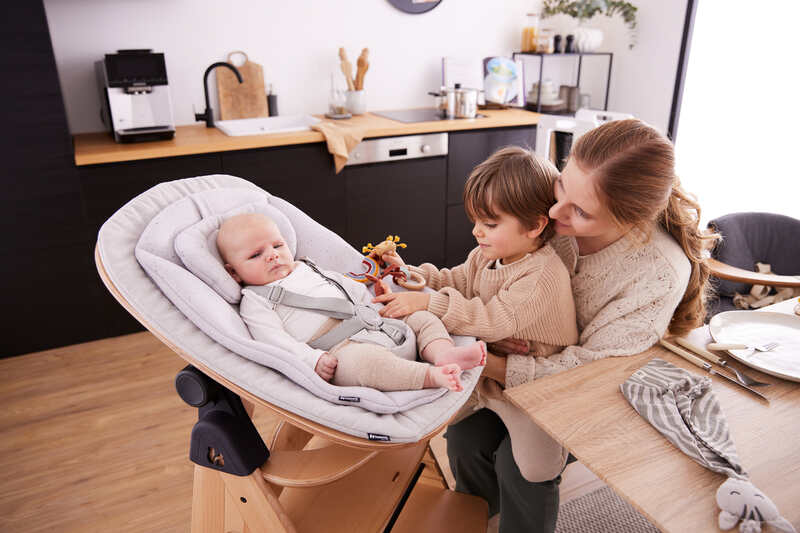 Transat en bois Highchair Bouncer Eco Light-grey pour chaise haute Hauck lifesyle3