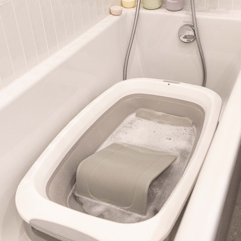 Transat de bain Transatdo Gris Velours Beaba lifestyle 2
