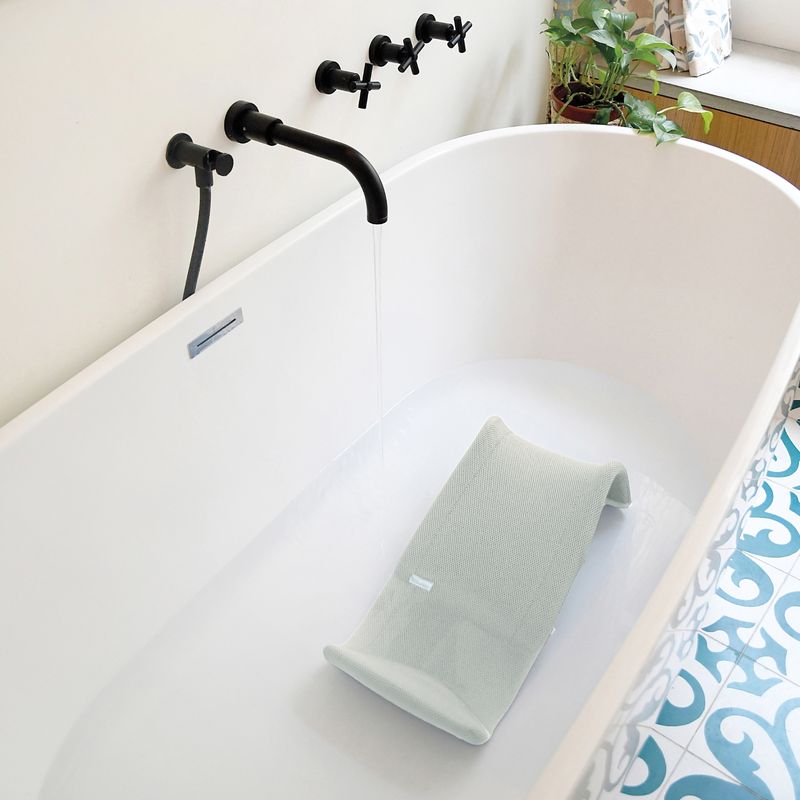 Transat de bain Transatdo Gris Velours Beaba lifestyle 1