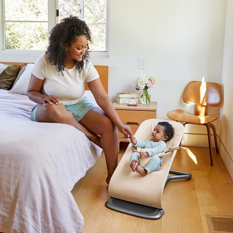 Transat Evolve Mesh Ergobaby lifestyle2