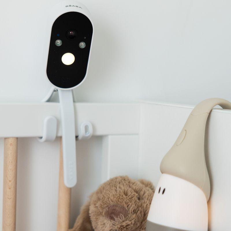 Tripod blanc pour écoute bébé BEABA lifestyle 1