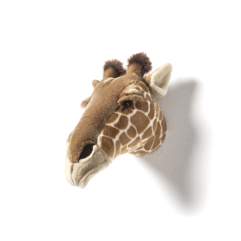 Trophée Peluche Girafe Ruby WILD AND SOFT cote droit