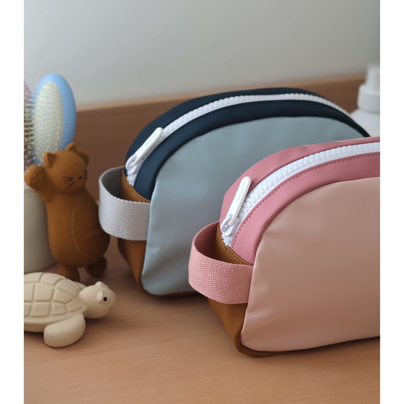 Trousse de Toilette Faro BEABA Produit lifestyle4