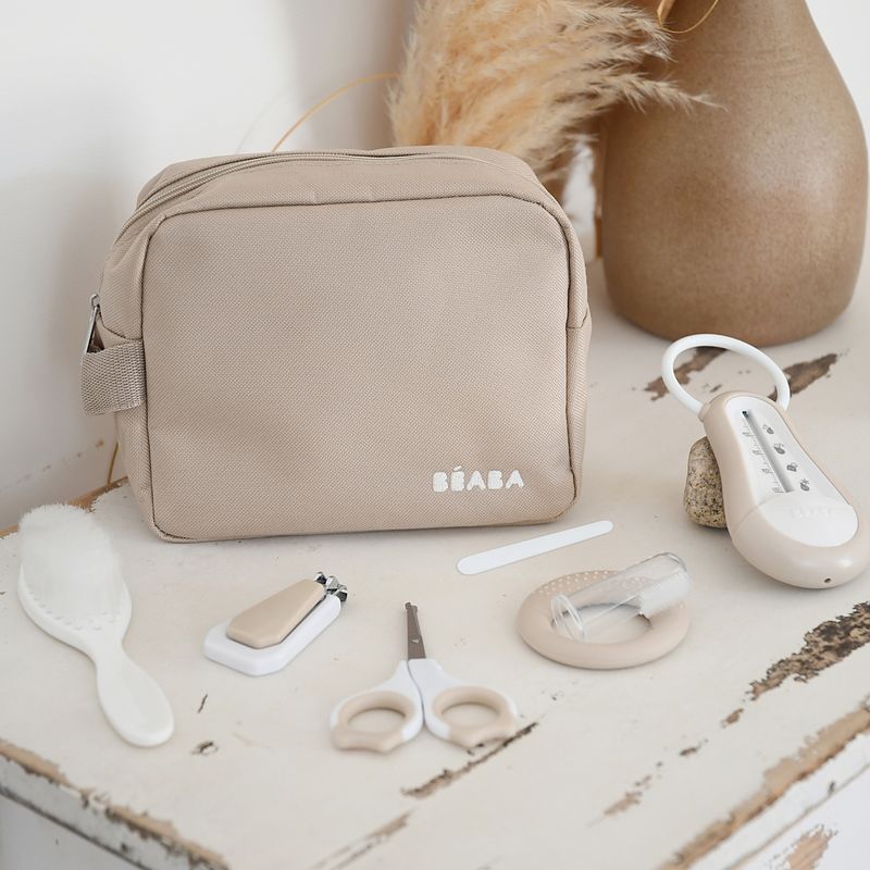 Trousse De Toilette Nomade 7 Accessoires Argile Beaba lifestyle