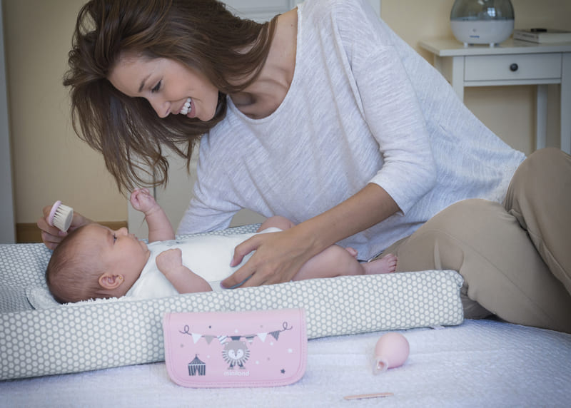 Trousse de soin baby kit rose Miniland pack 5