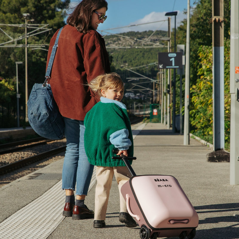 Valise avec assise de voyage Luggage Eazy Guimauve Beaba lifestyle 1