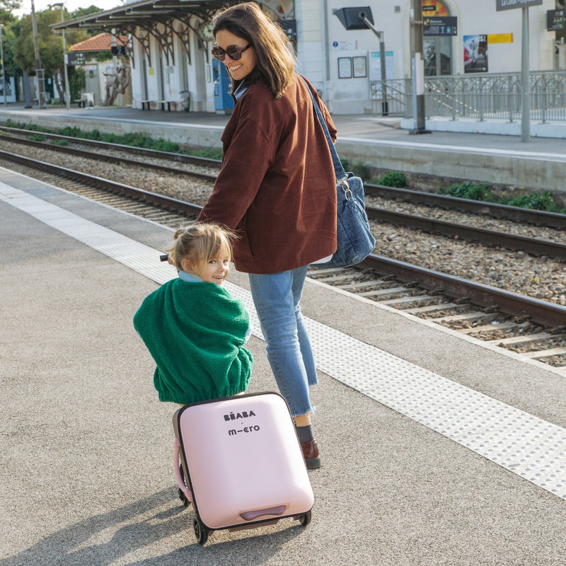 Valise avec assise de voyage Luggage Eazy Guimauve Beaba lifestyle 4