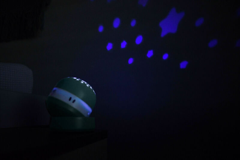 Veilleuse Pixie Projector Vert Sauge Beaba lifestyle 3