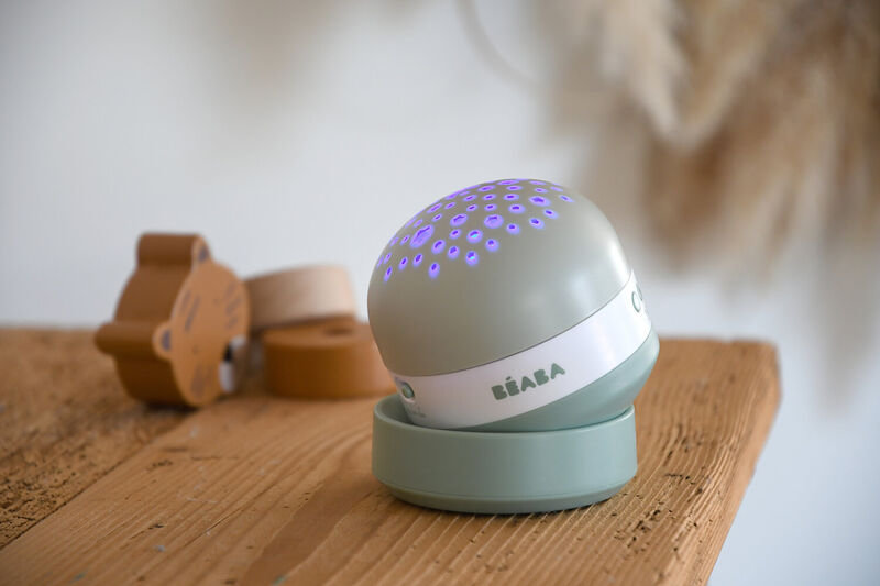 Veilleuse Pixie Projector Vert Sauge Beaba lifestyle 2