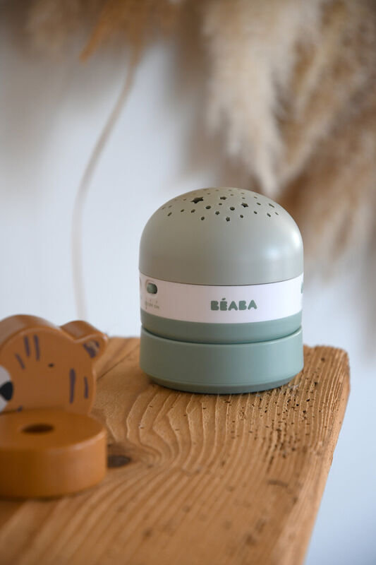 Veilleuse Pixie Projector Vert Sauge Beaba lifestyle 