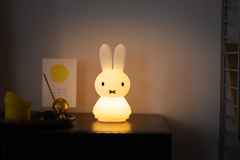 Veilleuse tactile Miffy Shine MR Maria lifestyle4